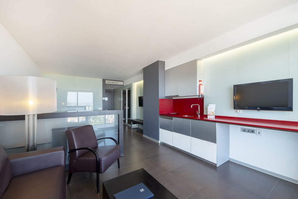 Suite, Sea View (Ocean 2 Adults) High Floor - Photo 4