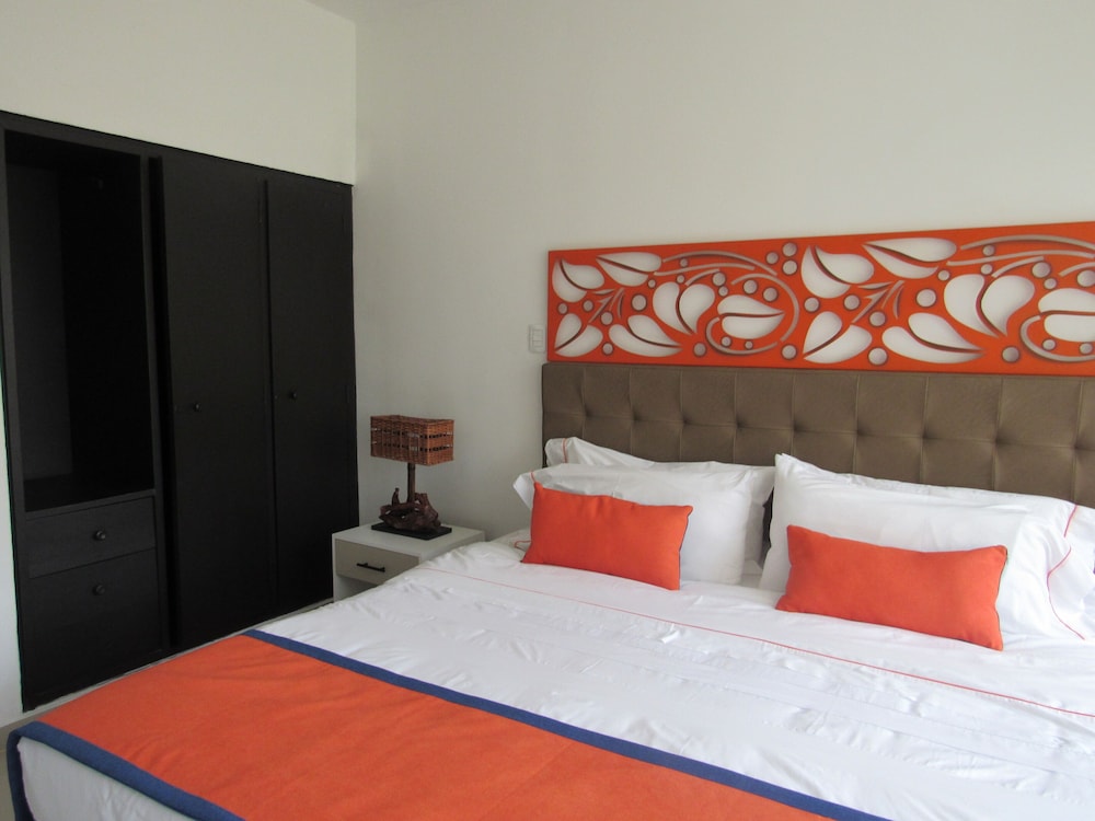 Deluxe Suite, 1 King Bed with Sofa bed, Non Smoking, Garden View photo 1