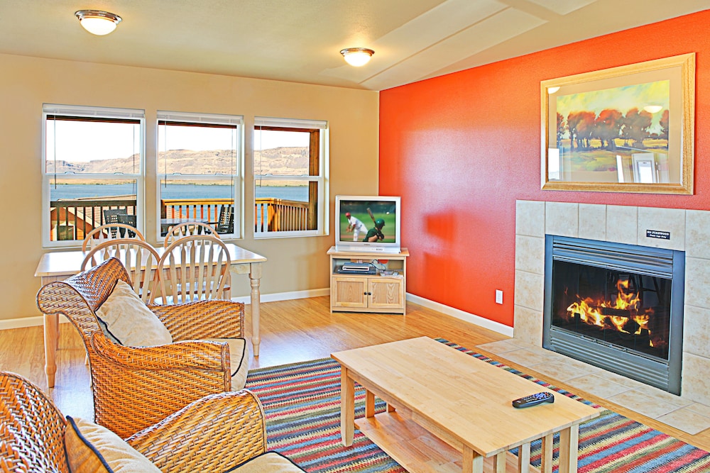 Beachfront Cottage, 1 Bedroom photo 1