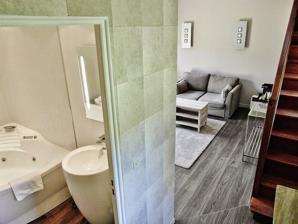 Duplex, Jetted Tub (Park)