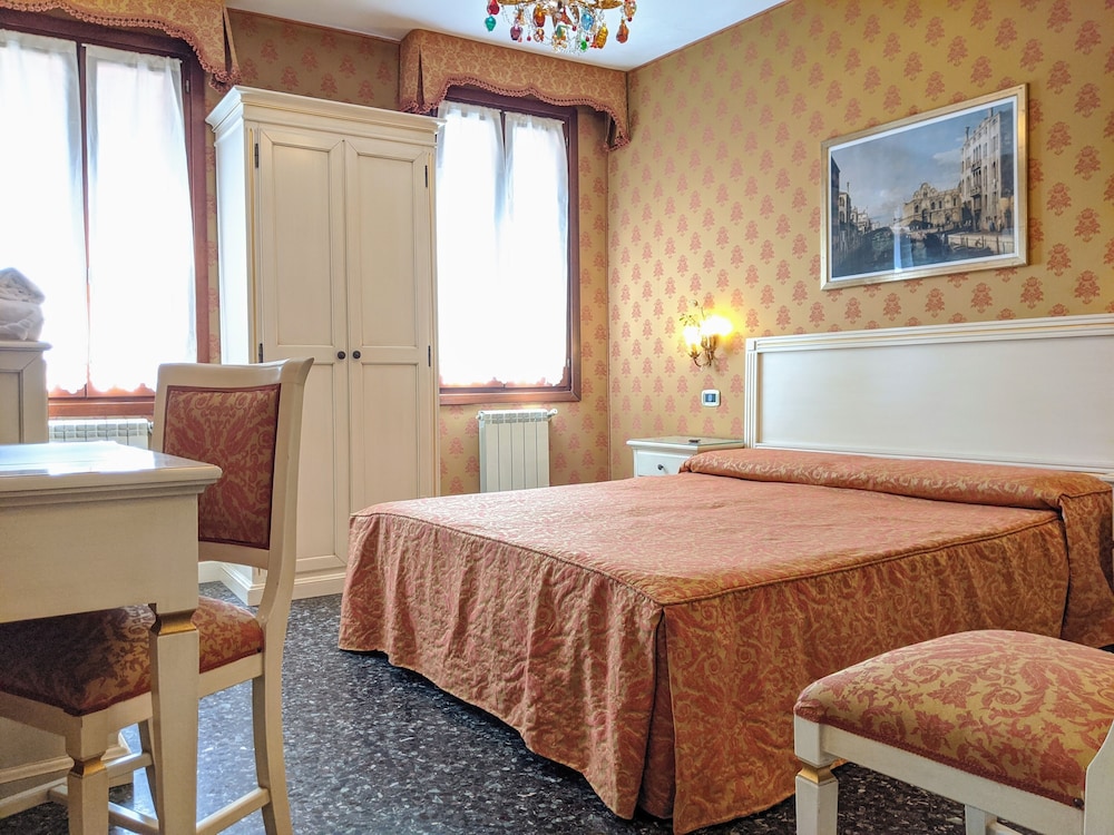 Double or Twin Room photo 1