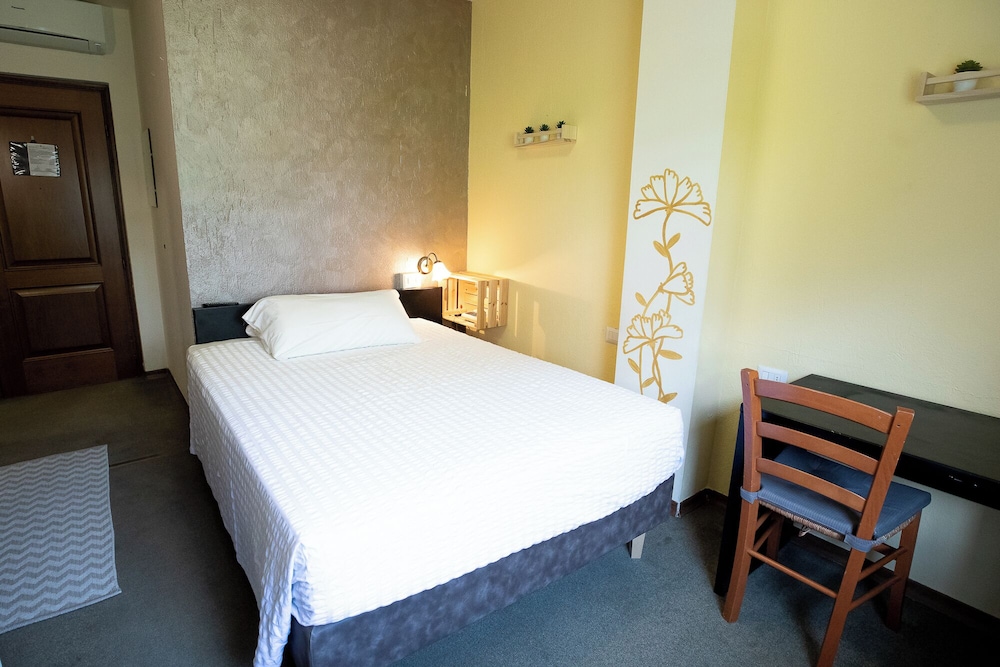 Basic Room photo 3