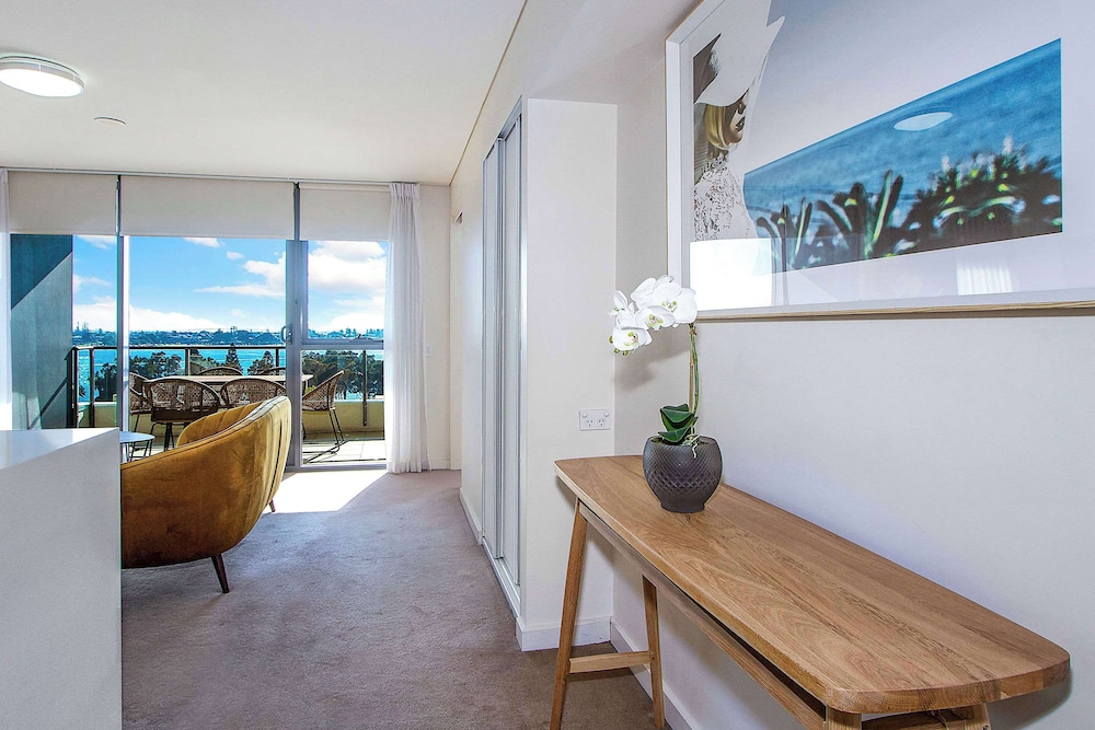 Suite, Non Smoking, Harbor View (1 Queen Bed & 2 Twin Beds)