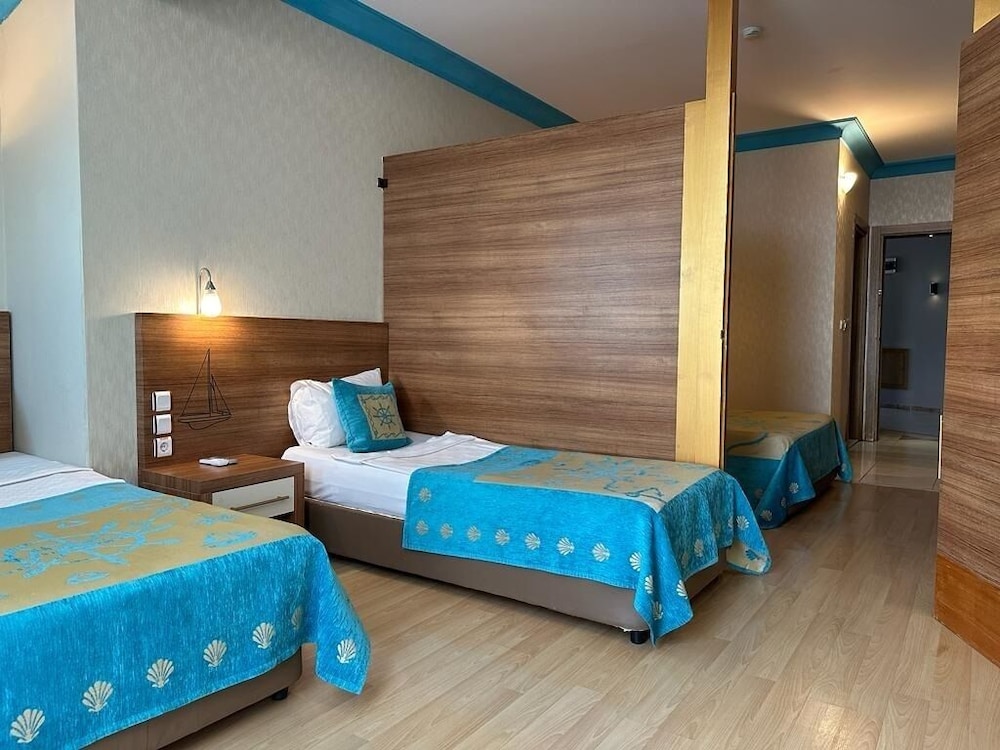 Large Standard Room (2 Bedrooms) photo 2