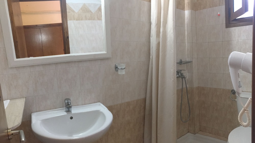 Standard Triple Room photo 2