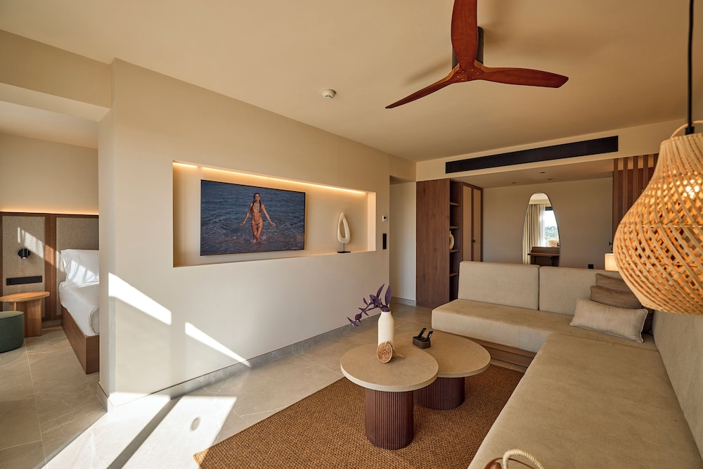 Double Room, Sea View (Mediterranean) thumbnail 6