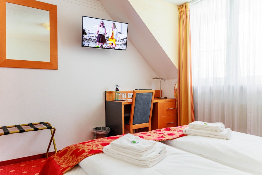 Standard Double or Twin Room - Photo 4