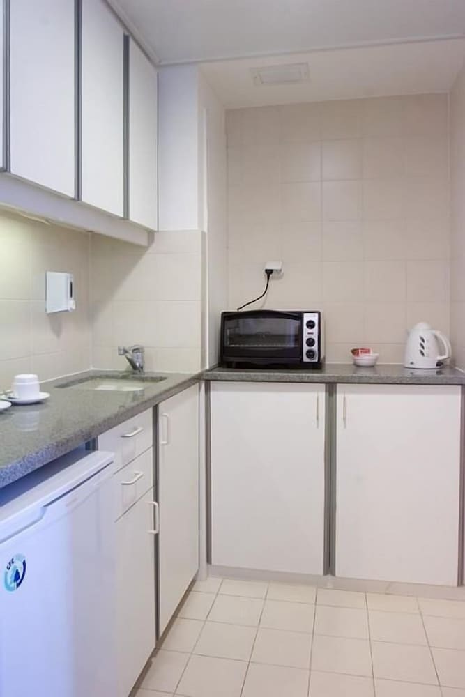 Suite, 1 Queen Bed, Non Smoking, Kitchenette - Photo 1