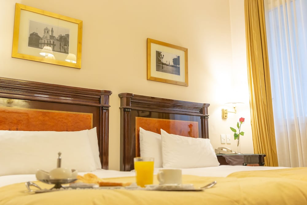 Deluxe Standard, two single beds