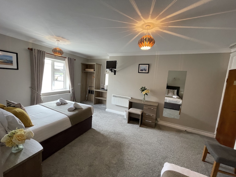 Deluxe Triple Room, Ensuite photo 2