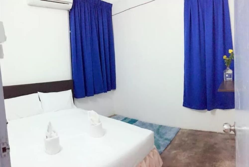 House, 4 Bedrooms photo 2