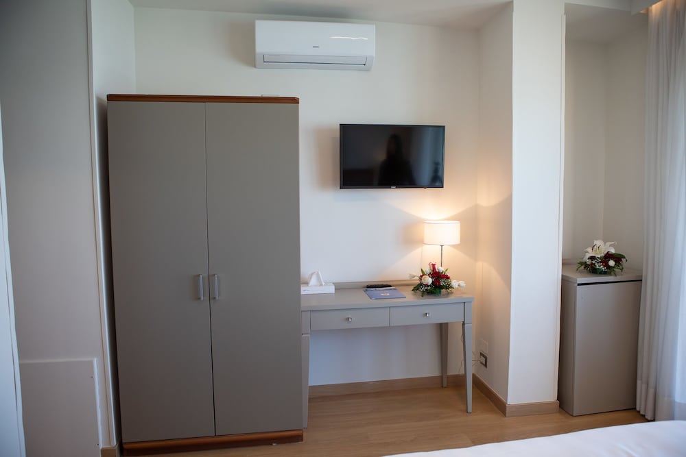 Superior Double or Twin Room, Lake View - Photo 5