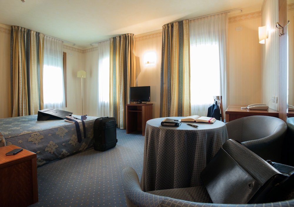Classic Double or Twin Room - Photo 5