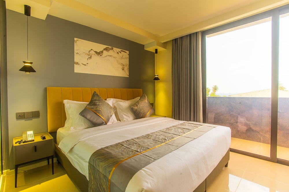 Deluxe Double or Twin Room, Balcony photo 1