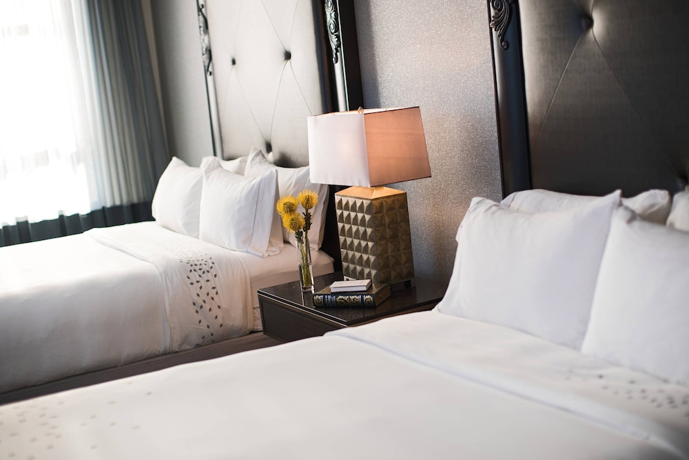 Club Room, 2 Queen Beds photo 3