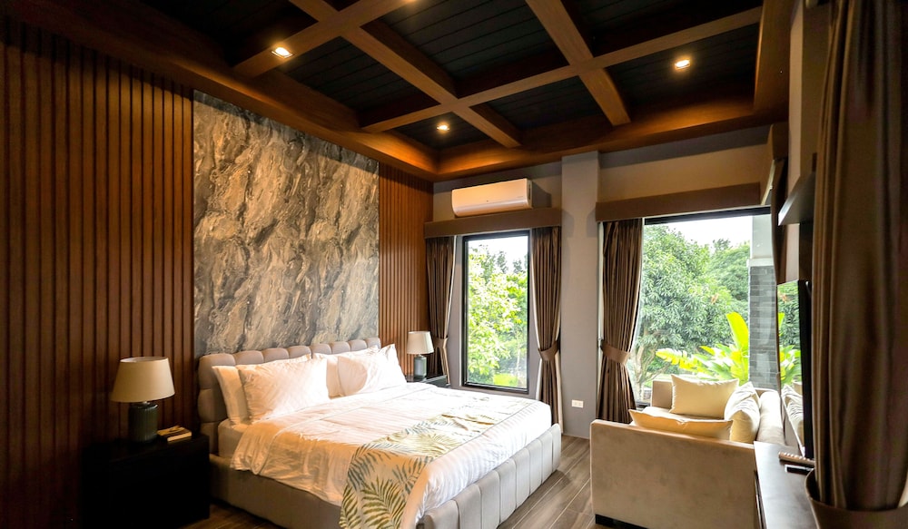 Junior Studio Suite