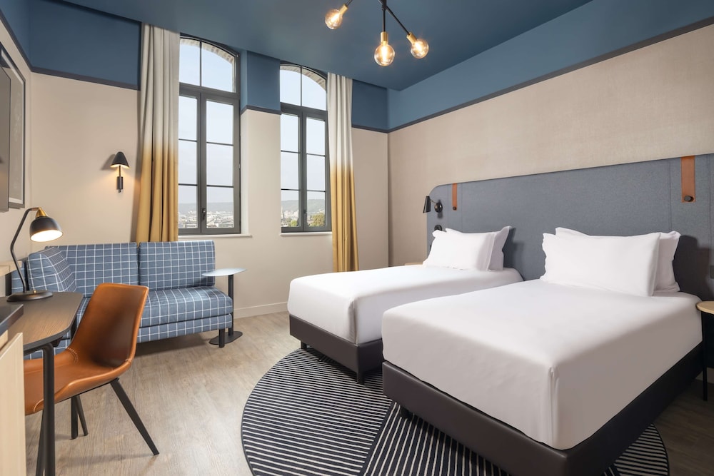 Room, 2 Twin Beds, Roll-in Shower, Garden View