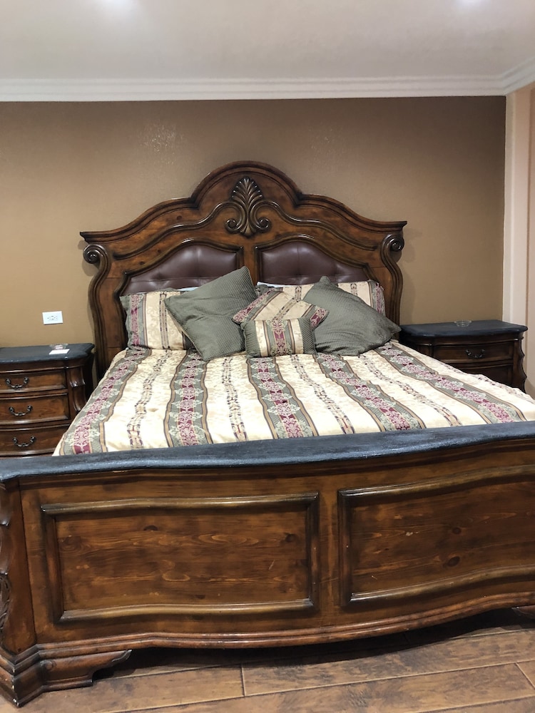 Suite, 1 King Bed, Jetted Tub photo 3