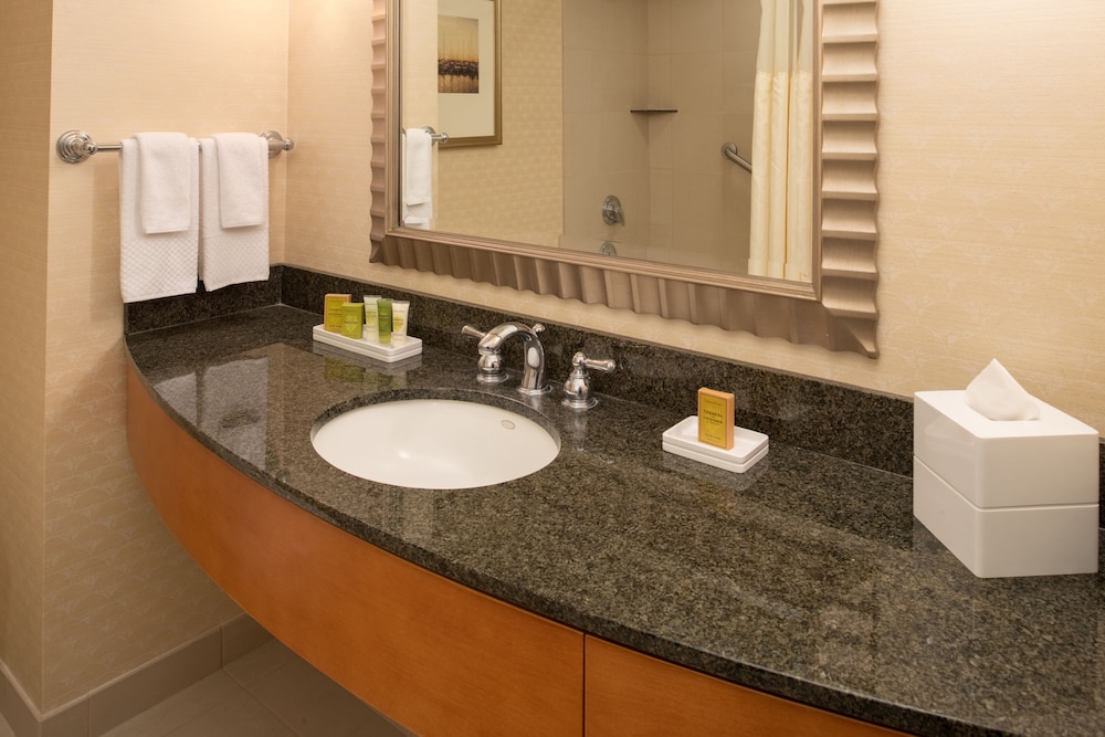 Room, 2 Queen Beds, Park View - Photo 4