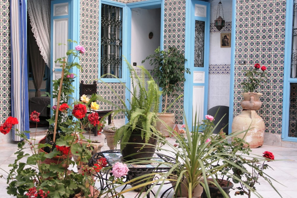 Suite, 2 Twin Beds, Non Smoking, Courtyard View (Suite Des Filles) photo 3