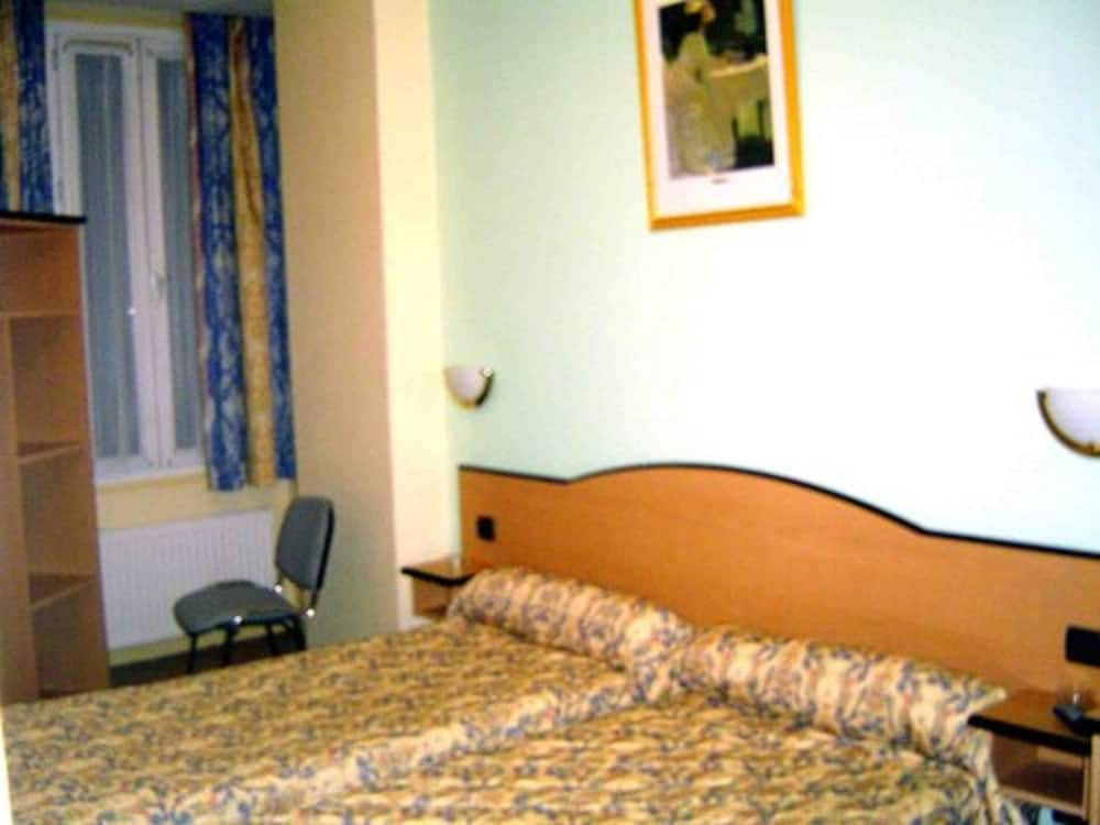 Standard Twin Room photo 2