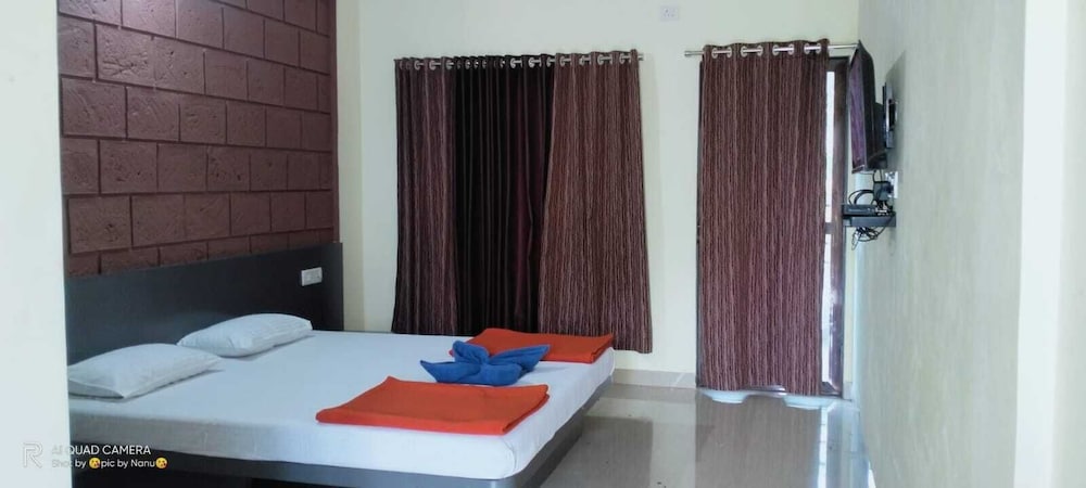 Deluxe Room - Photo 8