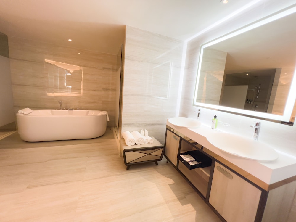 Amethyst Executive Room - Photo 3