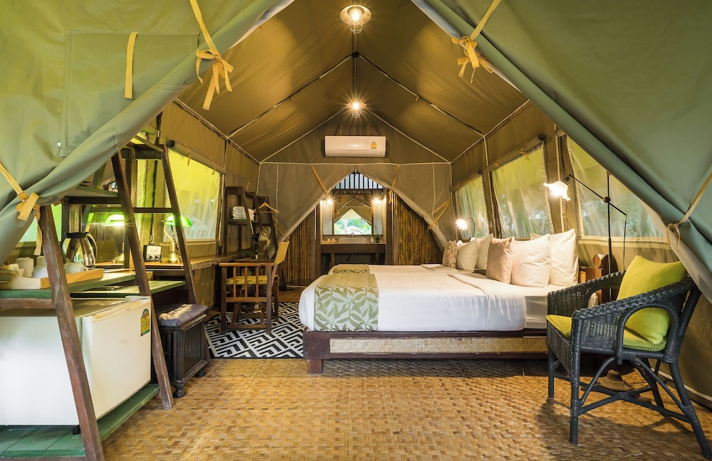Superior Tent (Dinner + Breakfast + Lunch) - Photo 1