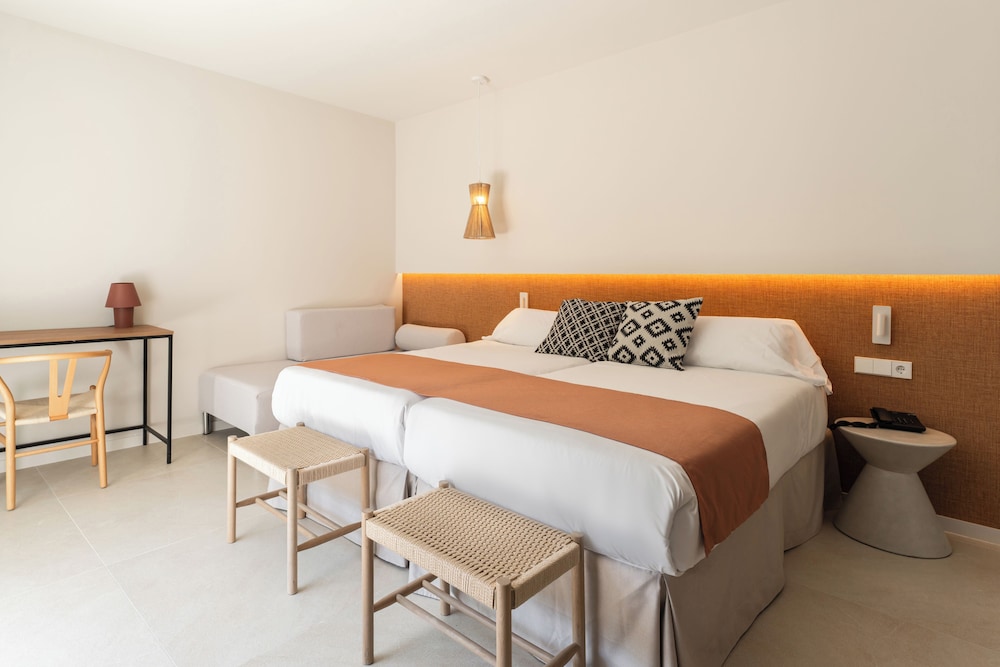 Double Room, Balcony (Magnus)(2 adults)