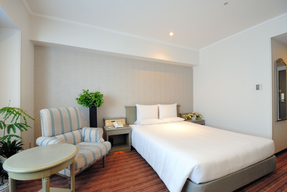 Standard Single Room, 1 Queen Bed, Non Smoking photo 2