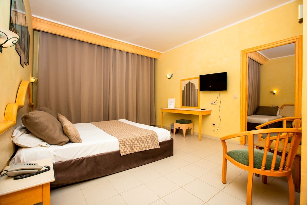Economy Family Room 2+2