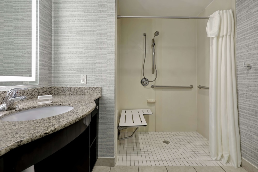 Suite, 1 King Bed, Accessible, Non Smoking (Mobility & Hearing, Roll-in Shower) - Photo 7