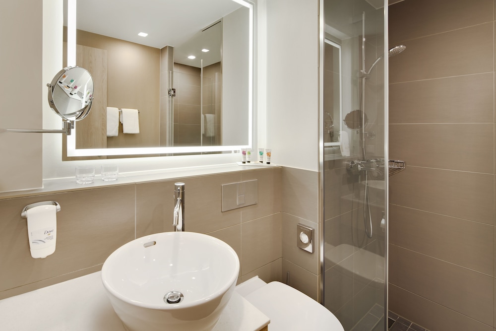 Junior Suite, 1 King Bed, Garden View (Living Room)