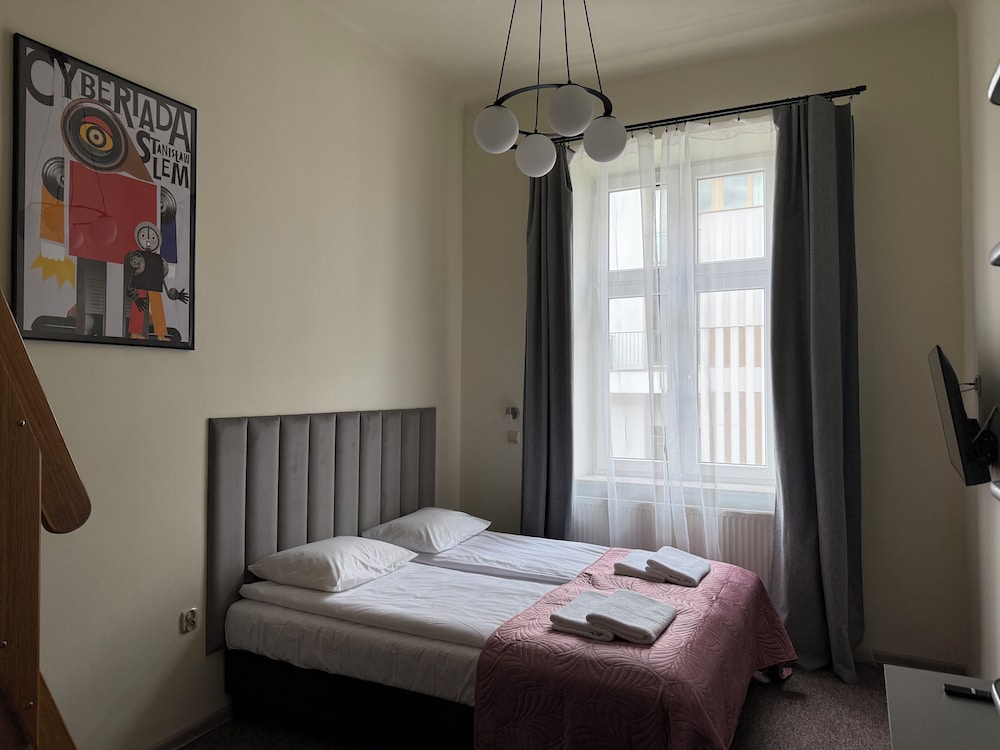 Standard Room, Bathtub