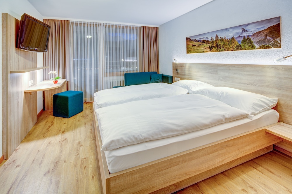 Superior Double Room, Mountain View photo 2