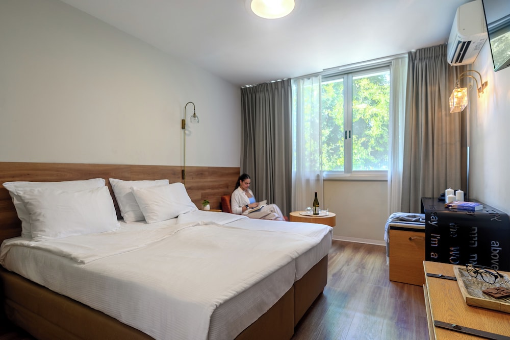 Classic Double or Twin Room, Garden View
