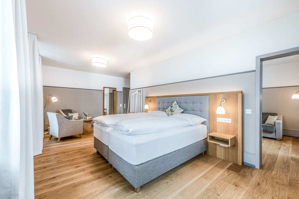 Premium Suite, 1 Queen Bed With Sofa Bed, Valley View