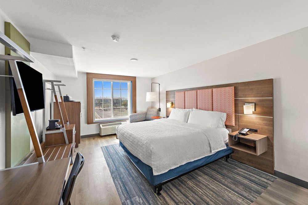 Room, 1 King Bed, Accessible - Photo 3