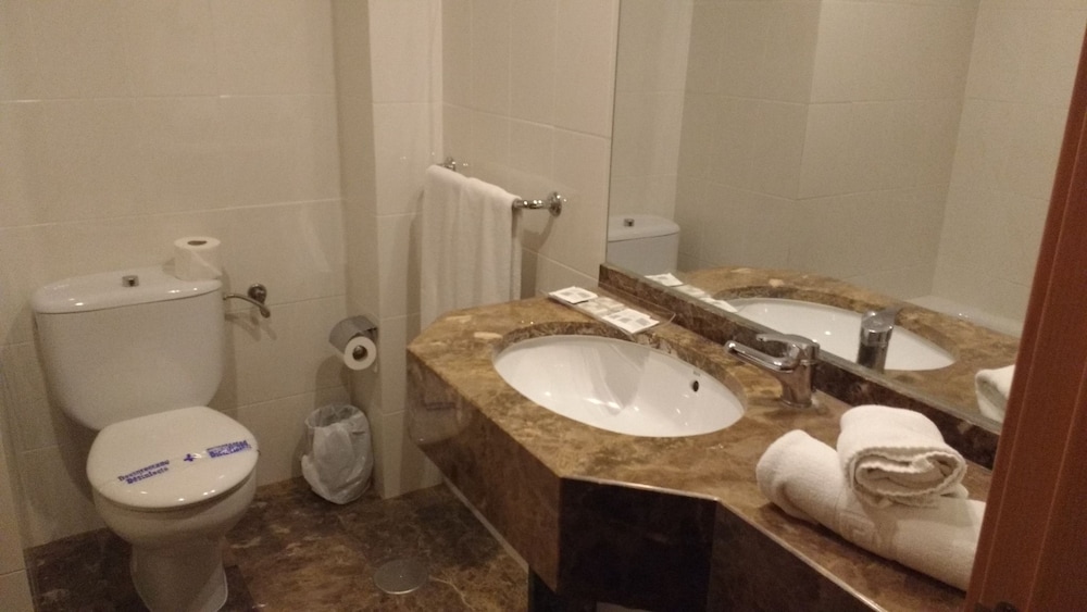 Double Room - Photo 5