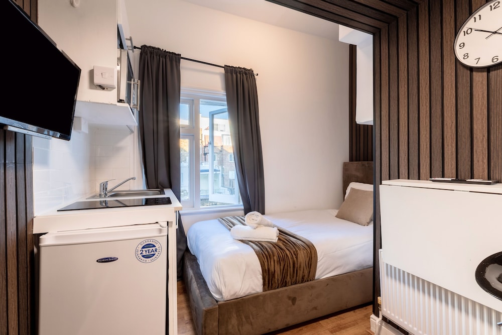 Single Room, Shared Bathroom