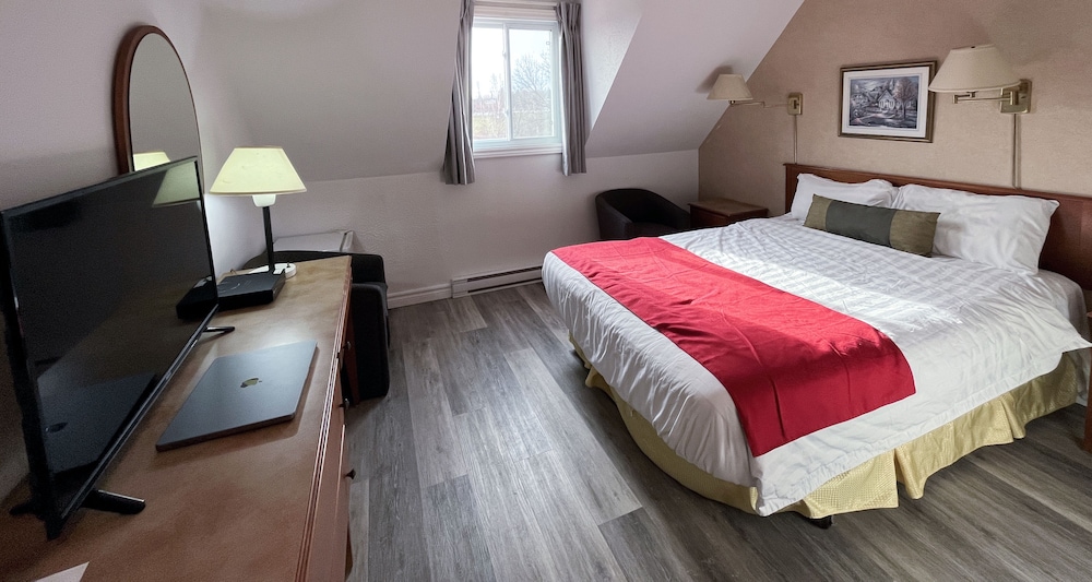 Basic Double Room, 1 Queen Bed