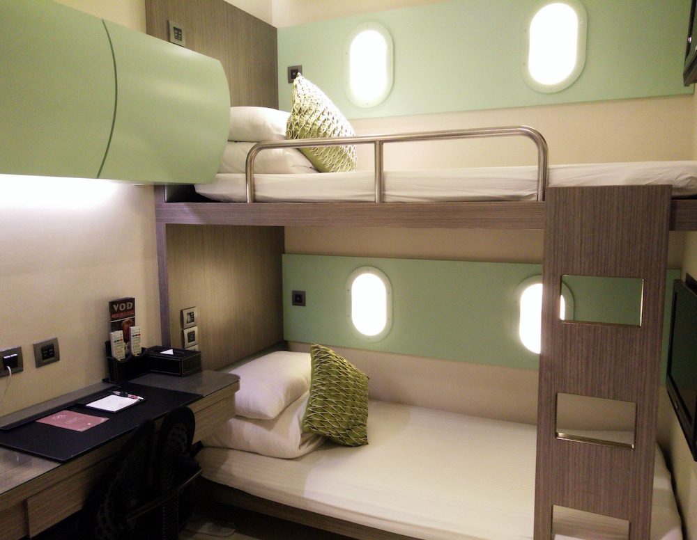 Bunk Bed Room, No Windows photo 2