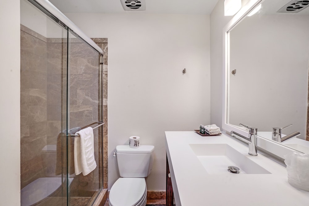 Double Room, Private Bathroom (Random Hotel  Room) - Photo 2