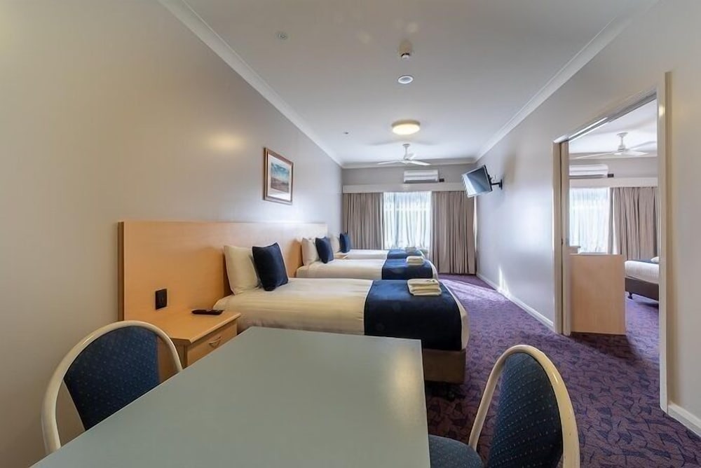 Family Suite, 2 Bedrooms, Non Smoking, Kitchenette photo 2