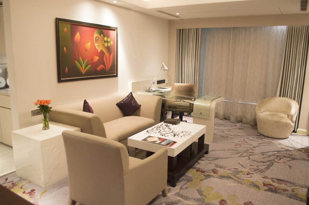 Executive Suite, 1 Bedroom - Photo 8