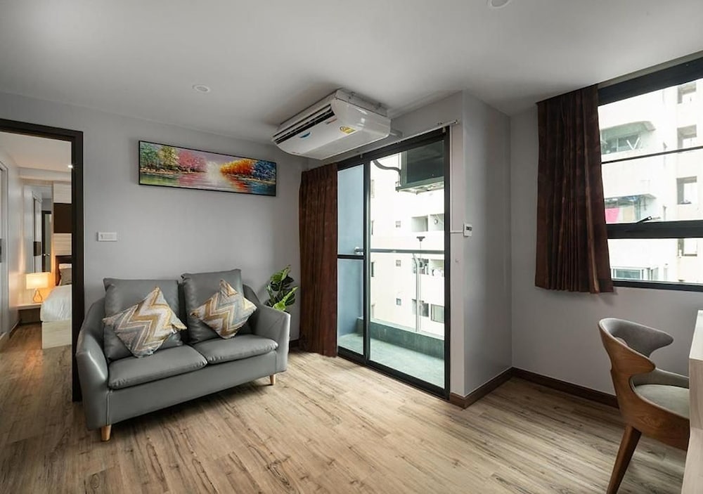 Family Room - Photo 2