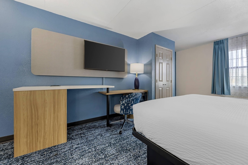 Room, 1 Queen Bed, Non Smoking (Efficiency) photo 2