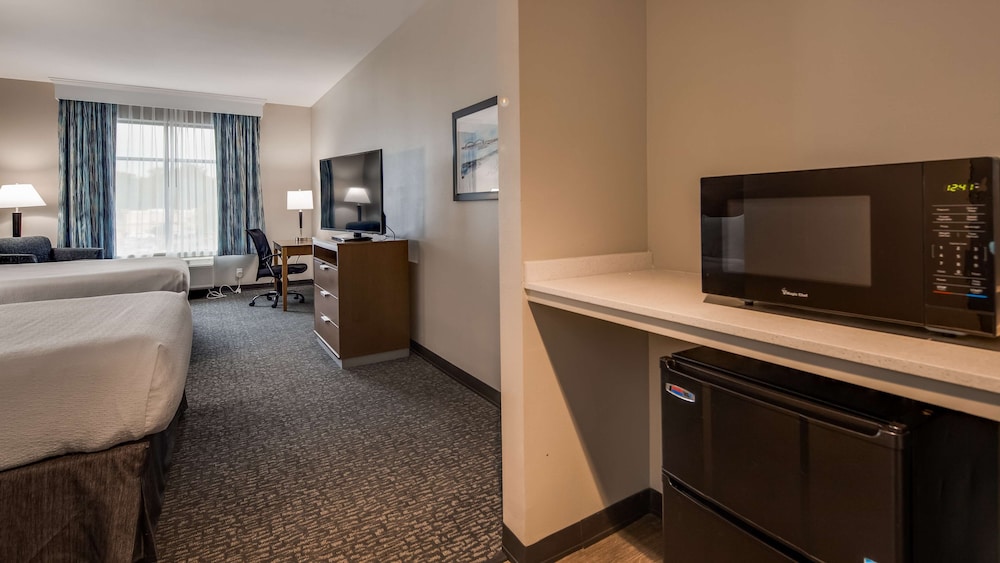 Standard Room, 2 Queen Beds, Non Smoking, Refrigerator & Microwave - Photo 2