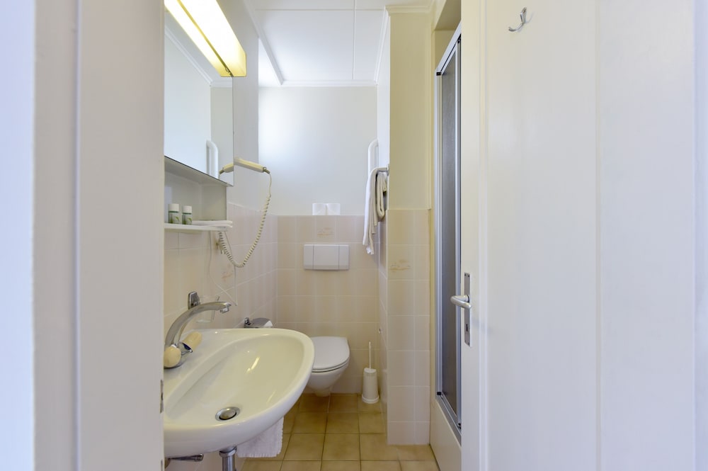 Single Room photo 3