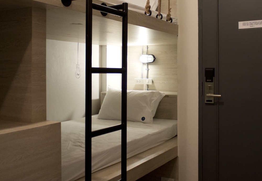 Female Dormitory (Share Bathroom) photo 3